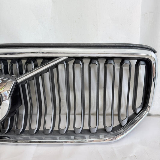 Volvo XC40 Ön Panjur 31457345 15-20 En Uygun Oto Parça