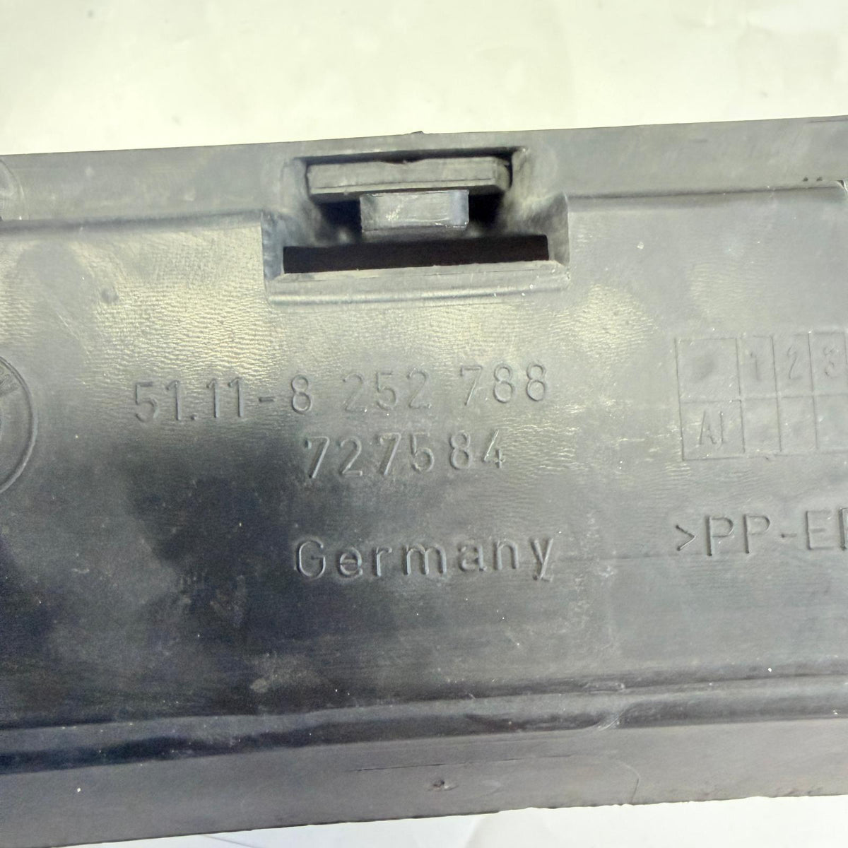 BMW 3 E46 Compact Ön Tampon Orta Izgarası 51118252788 En Uygun Oto Parça