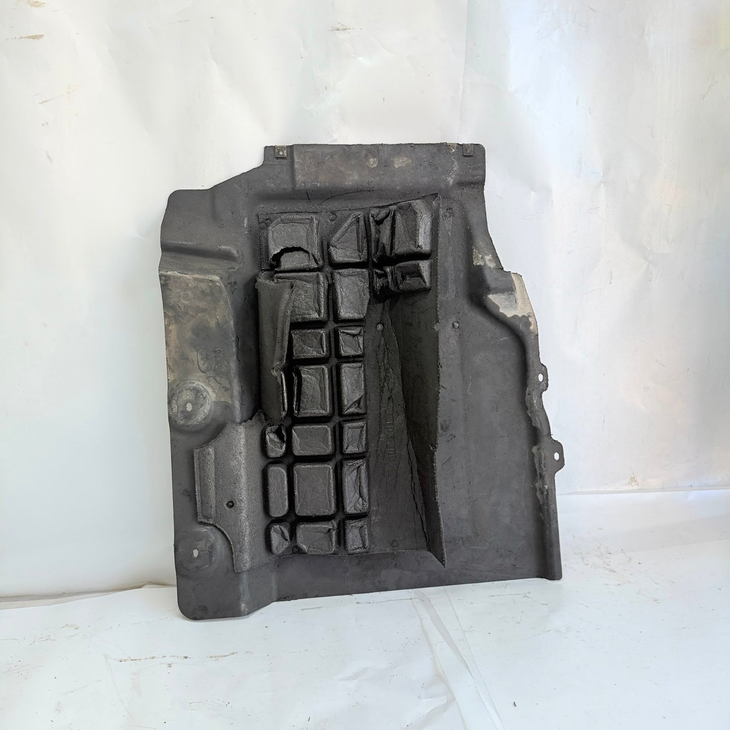BMW X3 E83 Taban Muhafaza Plastiği 51623403299 En Uygun Oto Parça