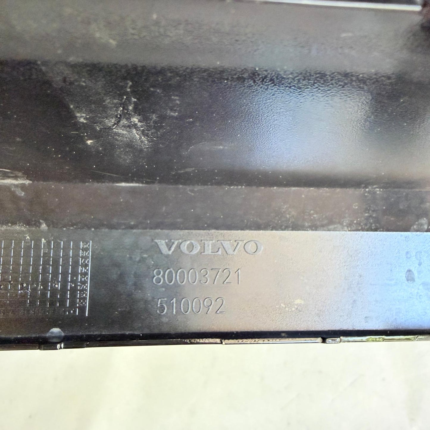 Volvo EX30 Ön Tampon Alt Çıta 80003721