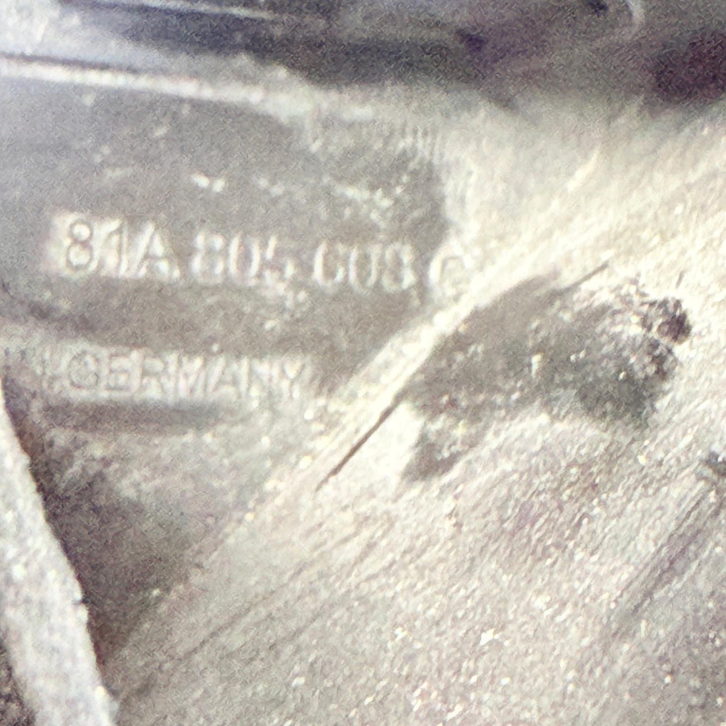 Audi Q2 Sağ Far Alt Braketi 81A805608 En Uygun Oto Parça