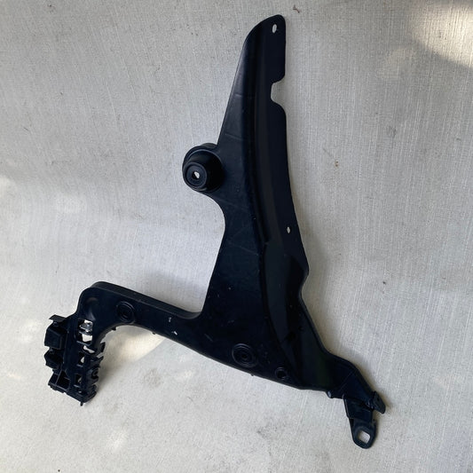 AUDI A3 Arka Tampon Braketi 8P4807378B