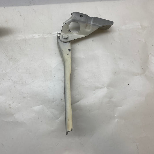 AUDI A3 Kaput Menteşesi 8P0823301B