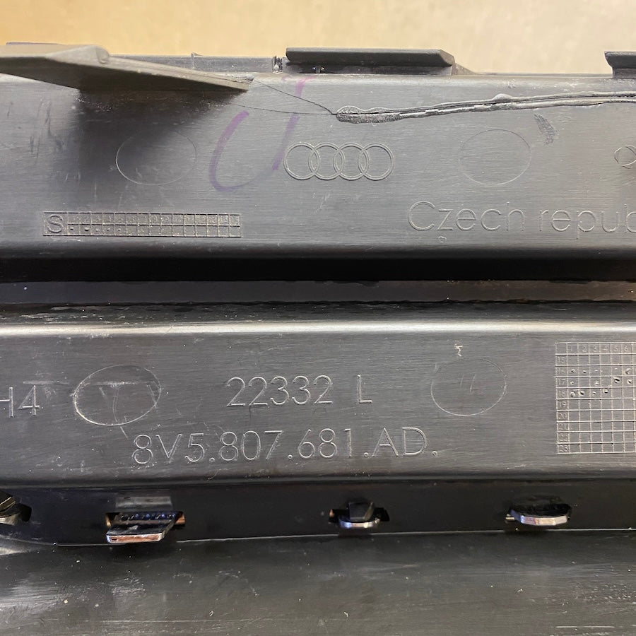 AUDI A3 Sis Far Kapağı Nikelajlı Sol 8V5807681AD