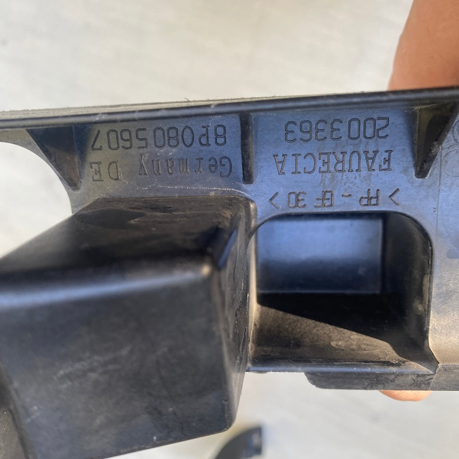 AUDI A3 Sol Far Alt Braketi̇ 8p0805607