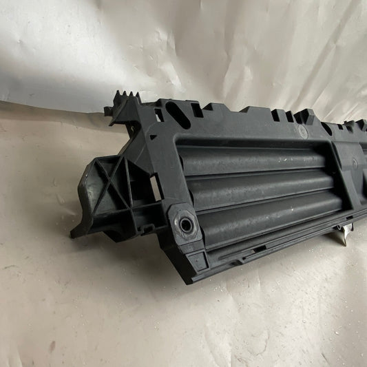 AUDI A4 B9 Radyatör Hava Giriş Kanalı 8W0807297