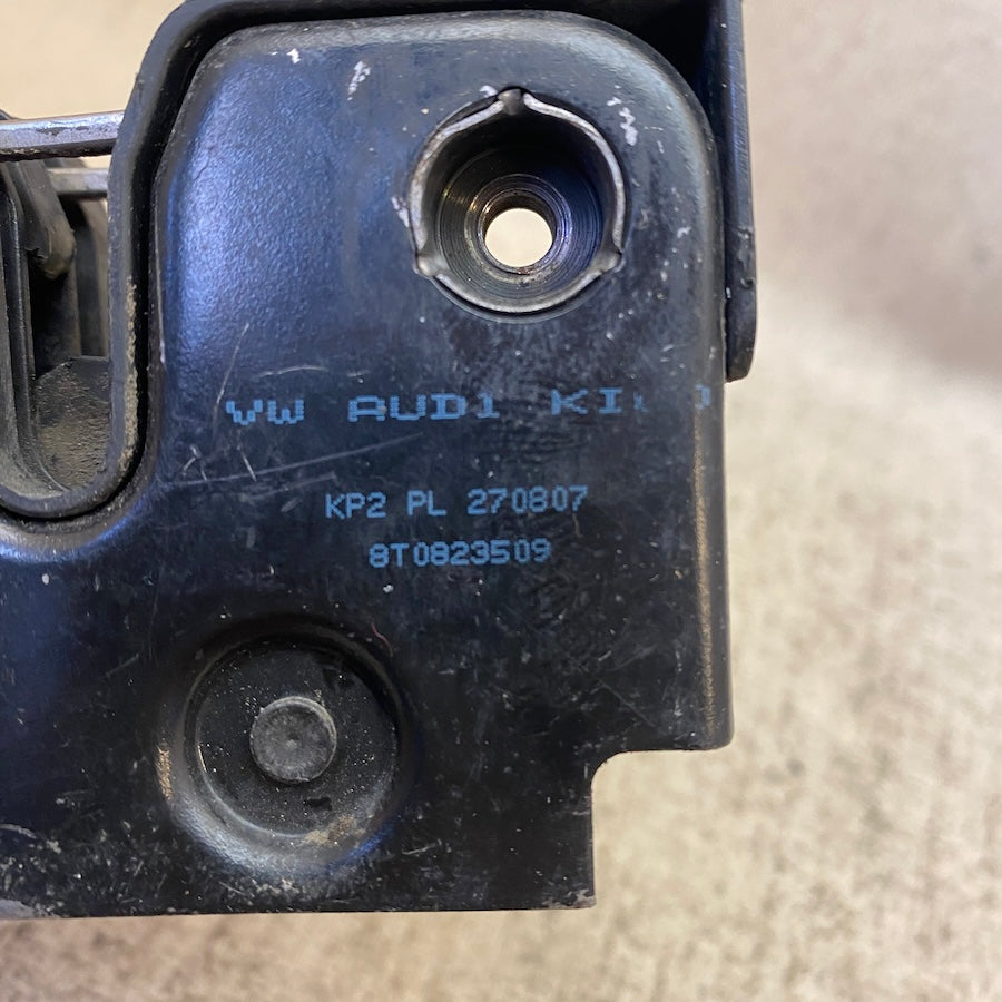 AUDI A4 Kaput Kilidi 8T0823509