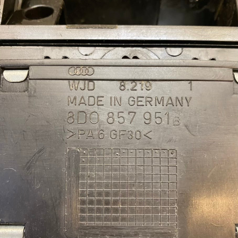 AUDI A4 Küllük 8D0 857 951 B