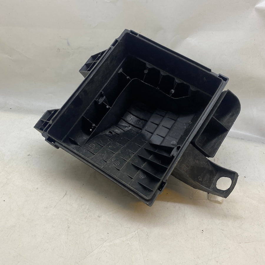 AUDI A4/A5/A6 1.9 TDI Hava Filtre Alt Kutusu 1998-2001