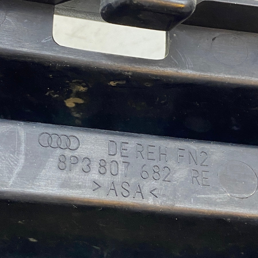 Audi A3 Ön Tampon Sağ Sis Kapağı (Sissiz) 8P3807682 (2004-2007)