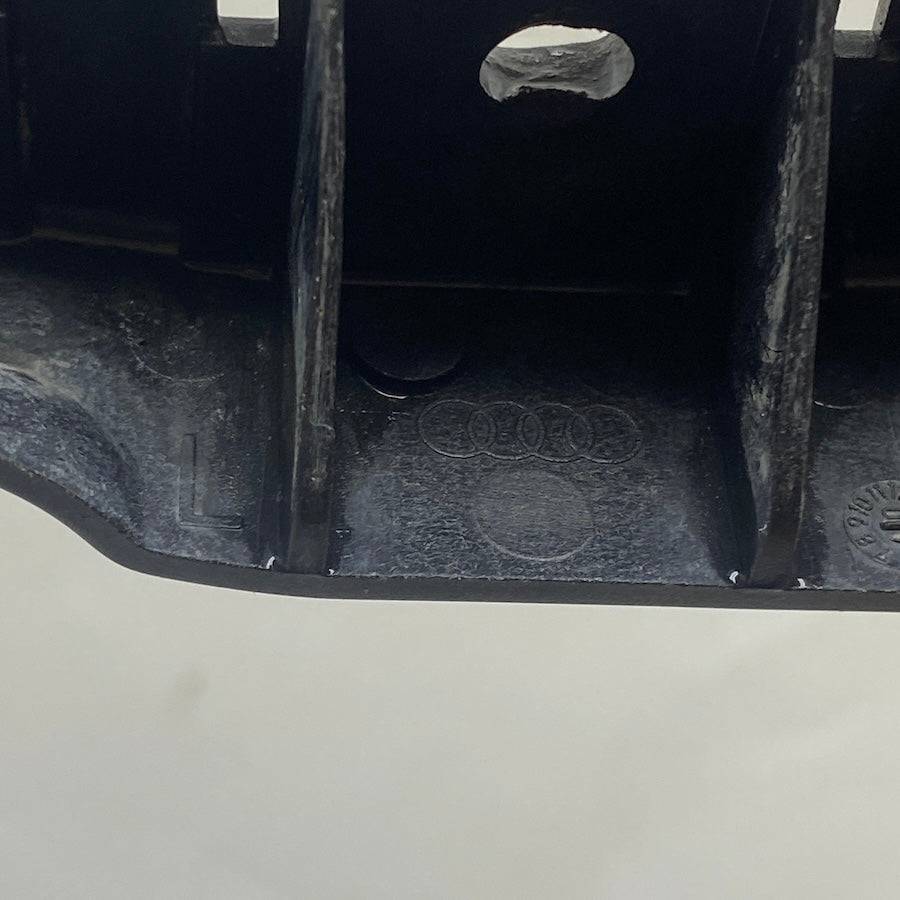 Audi A3 S3 Sportback Ön tampon montaj braketi 8P0807183B