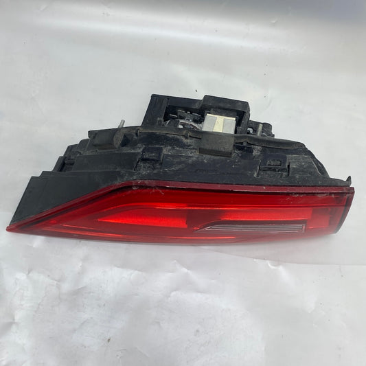 Audi A3 Sedan Sol İç Stop Lambası 8V5945093 - En Uygun Oto Parça