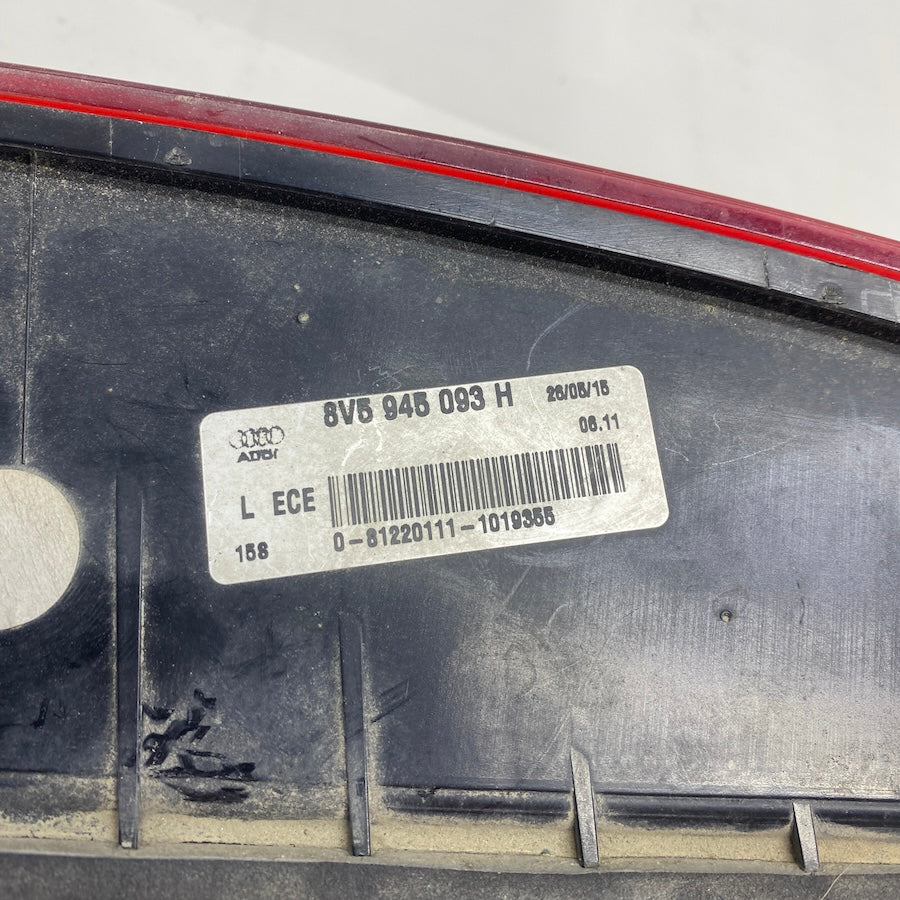 Audi A3 Sedan Sol İç Stop Lambası 8V5945093 - En Uygun Oto Parça