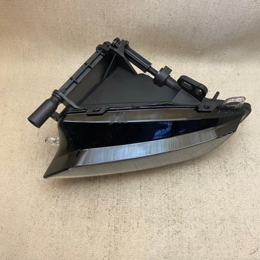 Audi A4 B8 Sağ Sis Farı