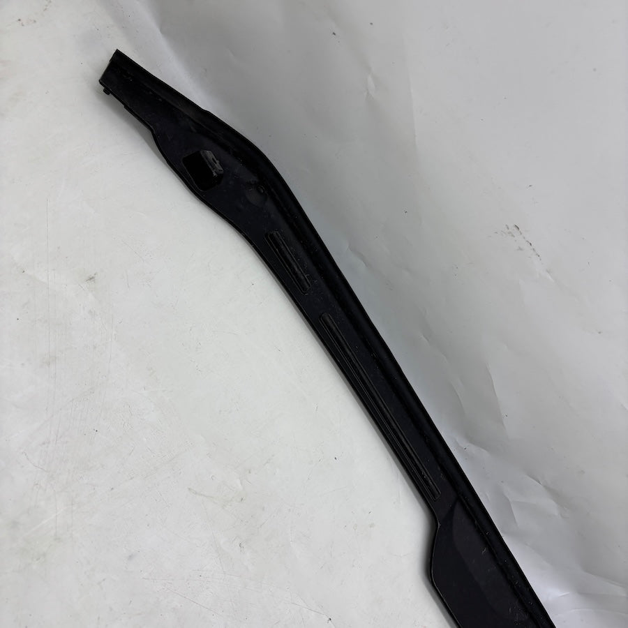 Audi A4 B9 Kaput İç Bakaliti 8WO3124