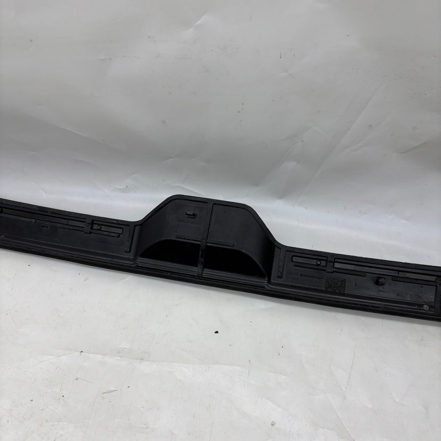 Audi A4 B9 Kaput İç Bakaliti 8WO3124