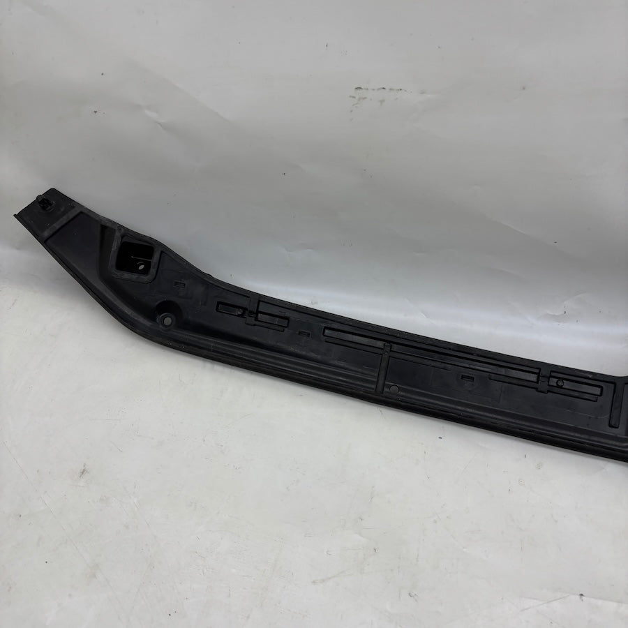 Audi A4 B9 Kaput İç Bakaliti 8WO3124