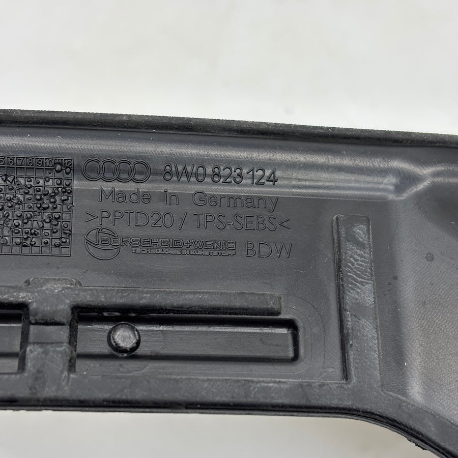 Audi A4 B9 Kaput İç Bakaliti 8WO3124