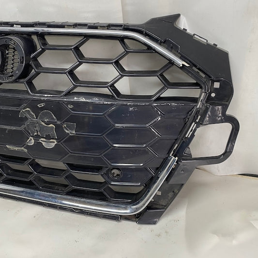 Audi A4 Ön Panjur Kasası 8W0853651DB Orijinal Çıkma En Uygun Oto Parça