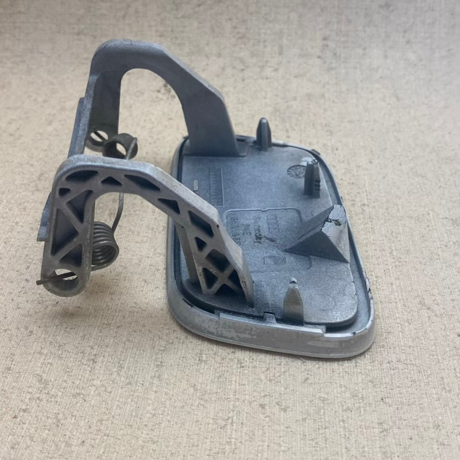 Audi A4 Sağ Far Yıkama Kapağı ve Menteşesi 8k0 955 276