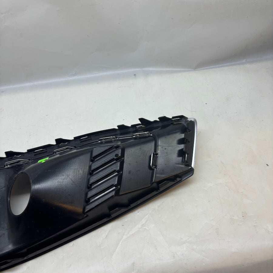 Audi A4 Sağ Ön Sis Kapağı 8W0807682AK