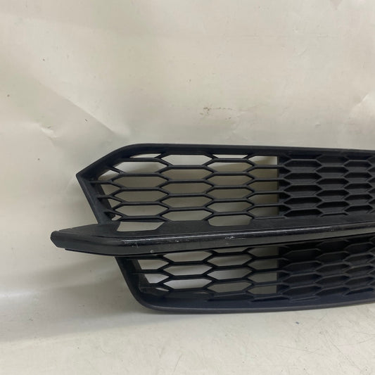 4G0807682AF numaralı Audi A6 C6 sağ sis farı kapak parçası