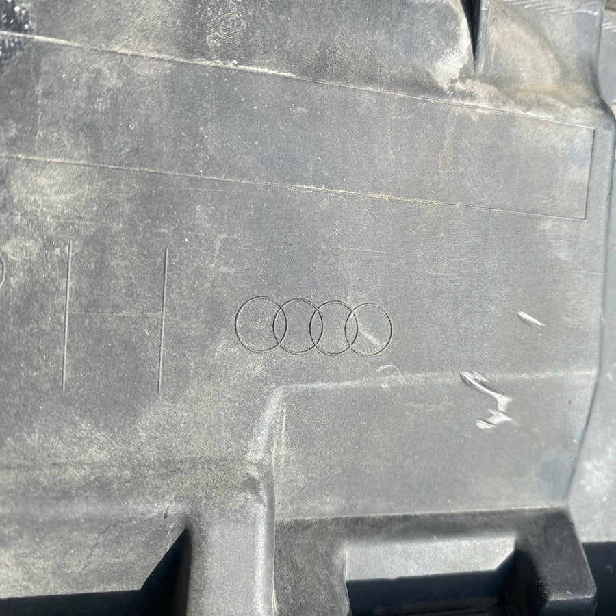 Audi Q3 Arka Sağ Kapı Çıtası 8U0853970D