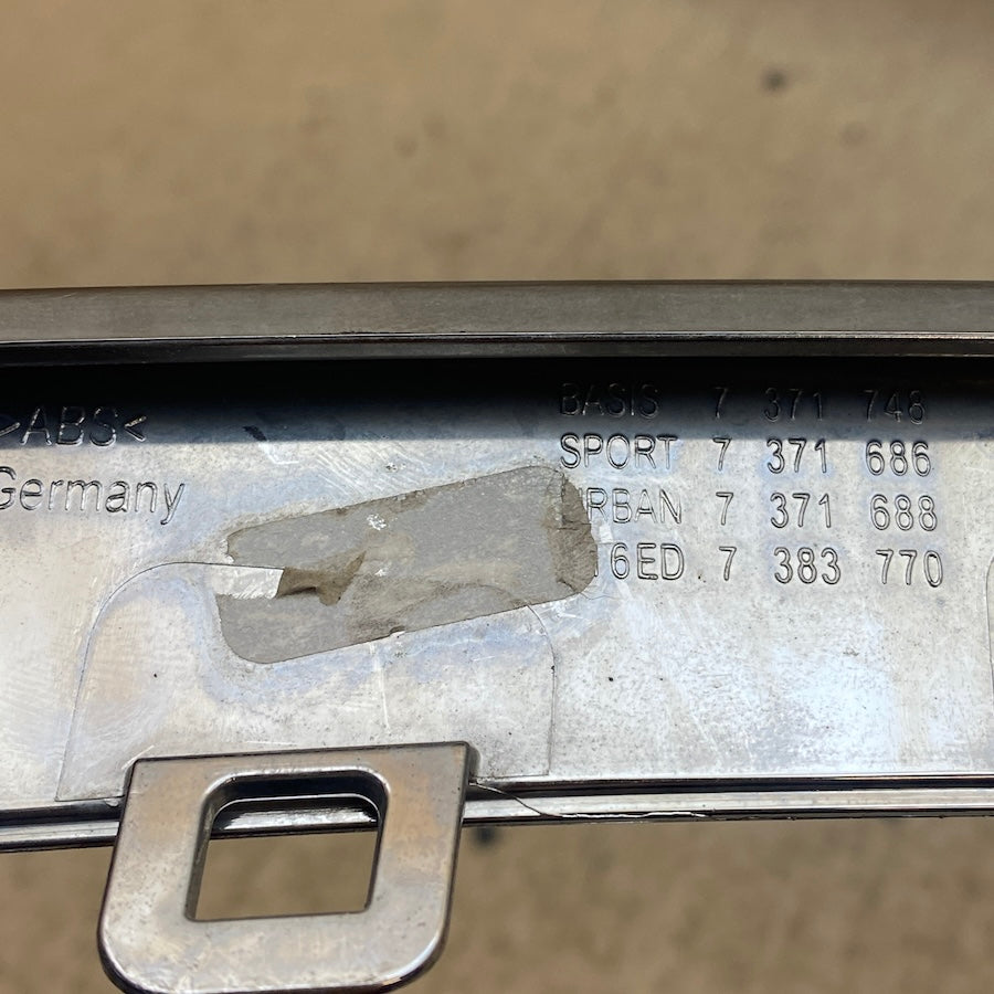 BMW 1 F20 F21 Böbrek Nikelajı 7371748/7371747