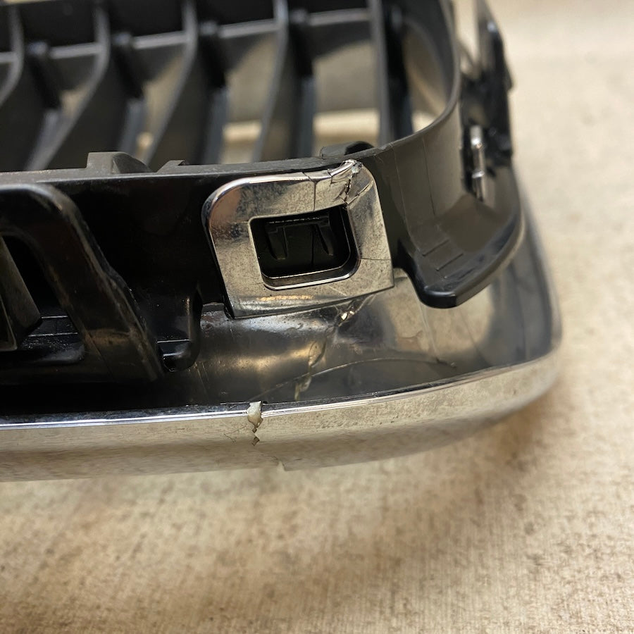 BMW 1 F20 F21 Ön Böbrek Izgarası 7371748