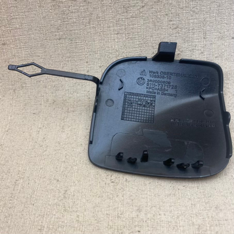 BMW 1 F20 LCI Ön Çeki Demiri Kapağı 7371725 51117371725 Orijinal