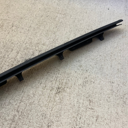 BMW 2 F45 Ön Cam Oluk Çıtası Sağ 7301036