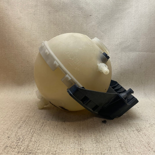 BMW 328i Su Genleşme Bidonu 1713764215901