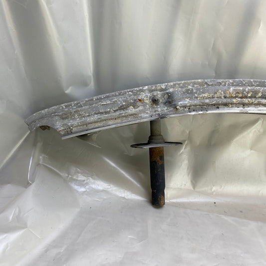 1998-2006 yılları arasında uyumlu BMW E46 ön tampon demiri.