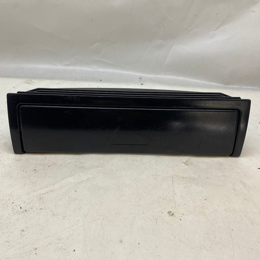 BMW 3 E46 Torpido Orta Gözü Teyp Altı Yuvası 5116-8196115