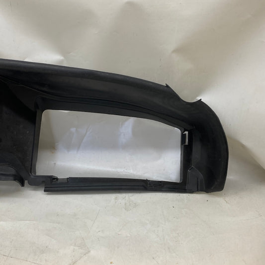 BMW E90 ön panjur iç çerçevesi – OEM çıkma parça, sağlam ve uyumlu