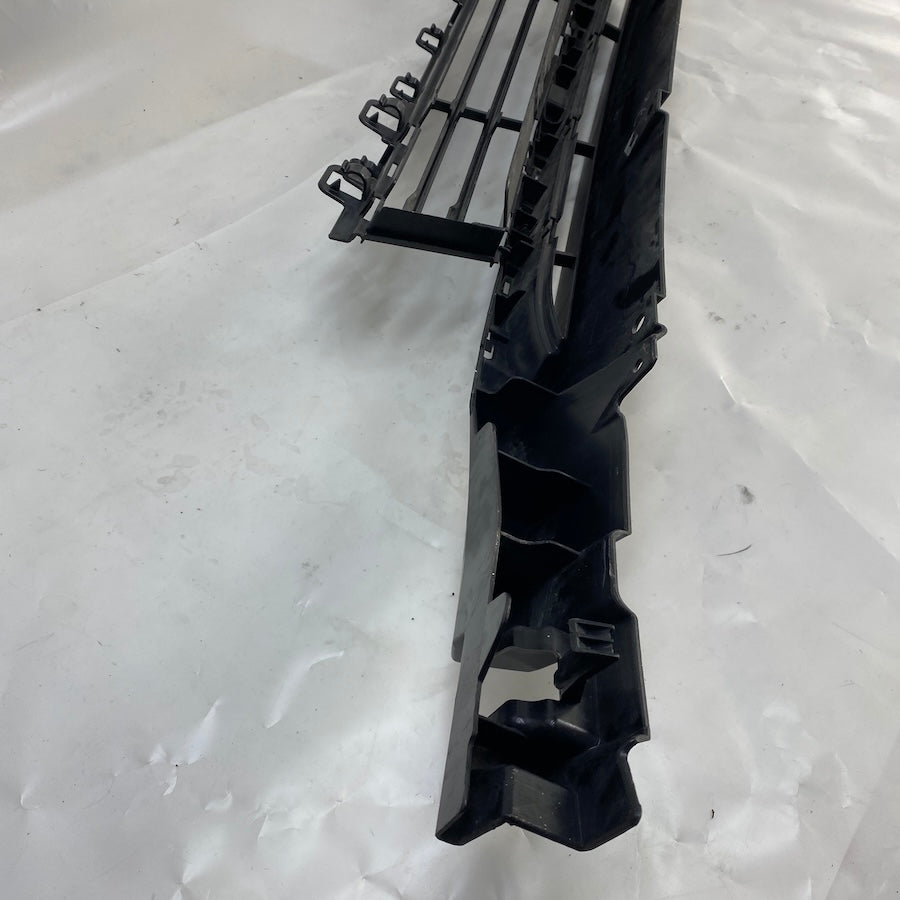 BMW 3 F30 F31 Ön Tampon Orta Izgara 51117386152