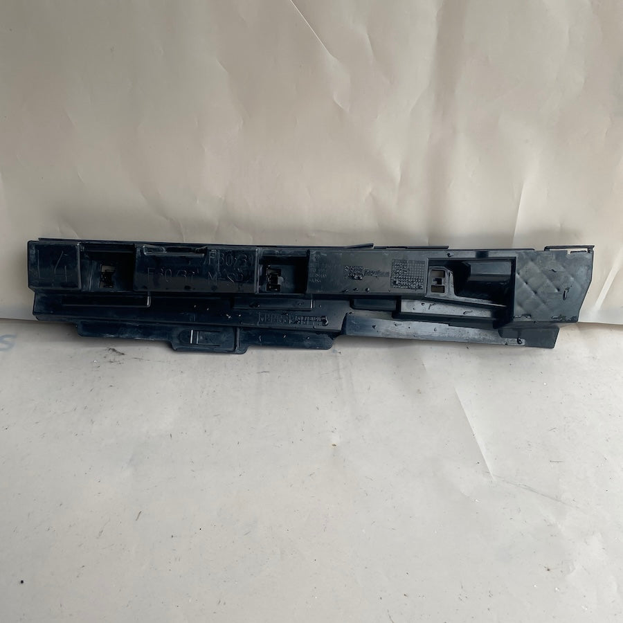 BMW 3 F30/F31 M Marşpiyel Braketi 5177 7256919