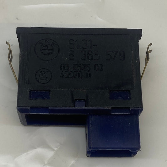 BMW 3 Serisi E46 Bagaj Açma Düğmesi 61318365579