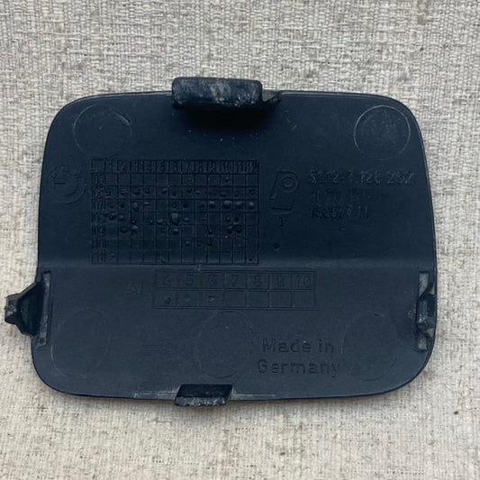 BMW 3 Serisi E90 E91 Arka Tampon Çeki Demir Kapağı 51127128262