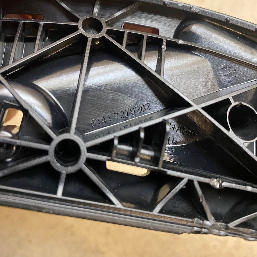 BMW 4 Serisi F32/F33/F36 Ön Kapı Çekme Kol Braketi