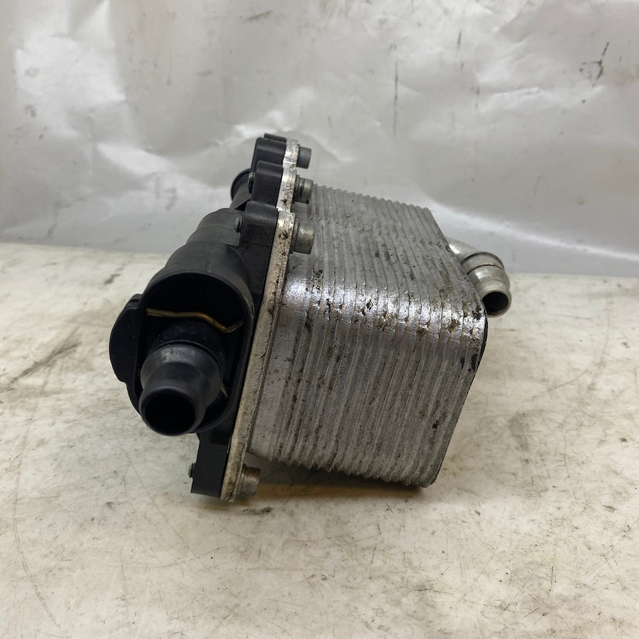 BMW 5 BMW 6 BMW 7 BMW X3 Yağ Soğutucusu 8MO376725-101 En Uygun Oto Parça