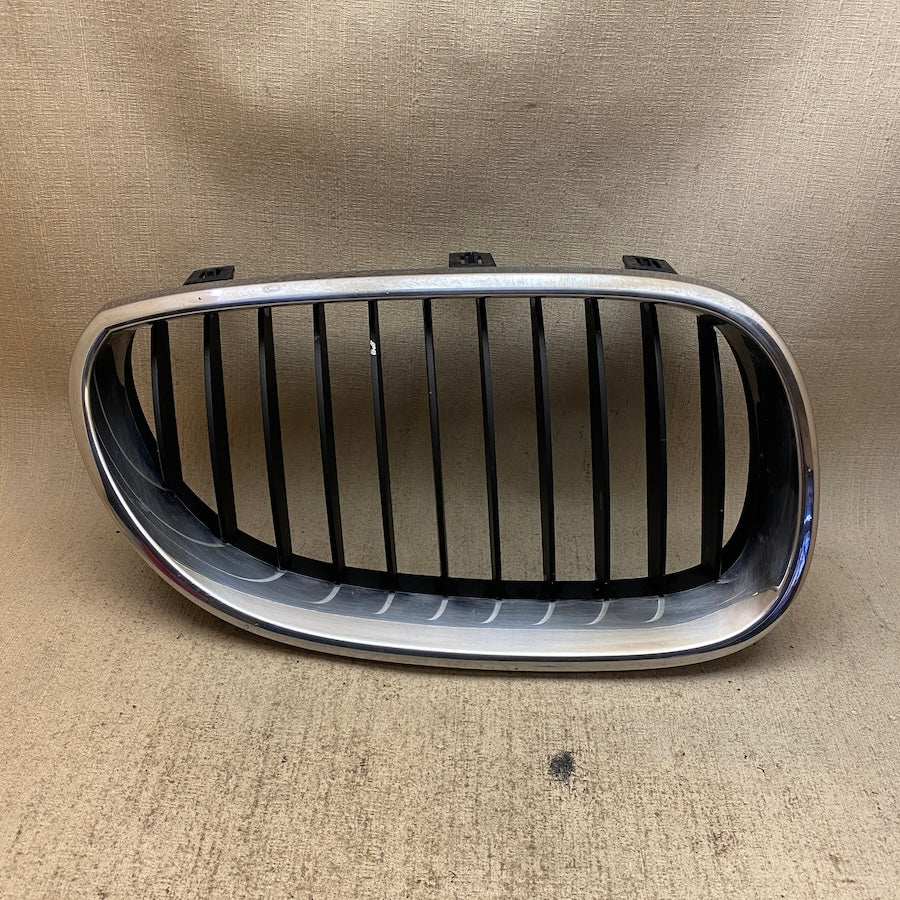 BMW 5 E60 E61 Ön Böbrek Izgarası 7027062