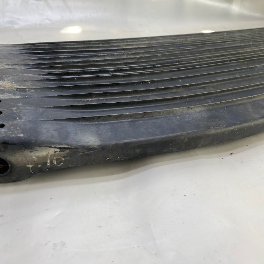 Kullanılmış sağlam BMW 5 F10 ön tampon alt demiri.
