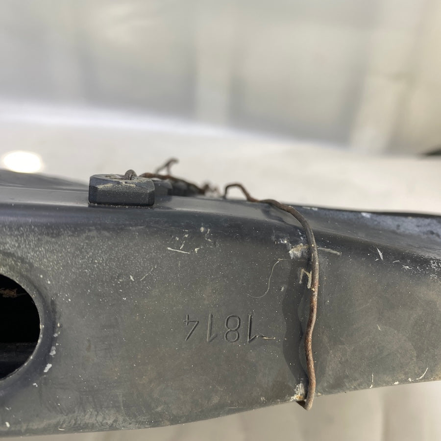 BMW 5 Serisi F10 ön tampon için kaliteli çıkma alt demir.
