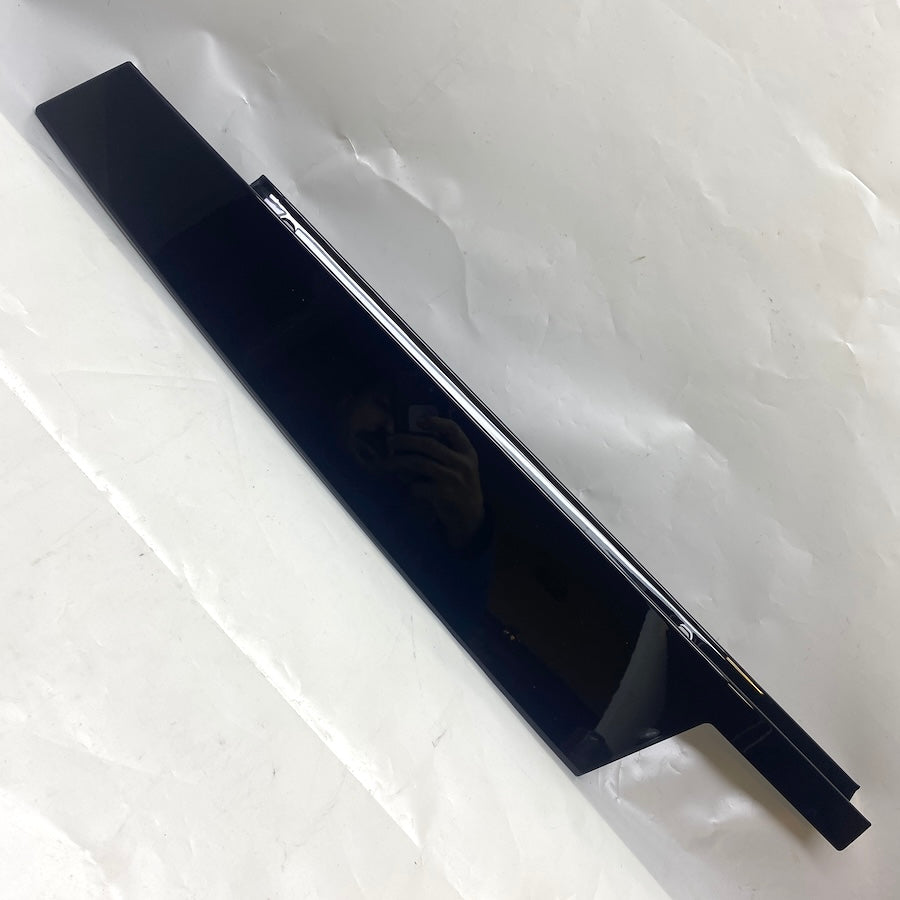 BMW 5 G30 Ön Sağ Kapı Direk Çıtası 7390122-09