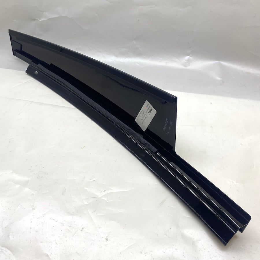 BMW 5 G30 Ön Sağ Kapı Direk Çıtası 7390122-09
