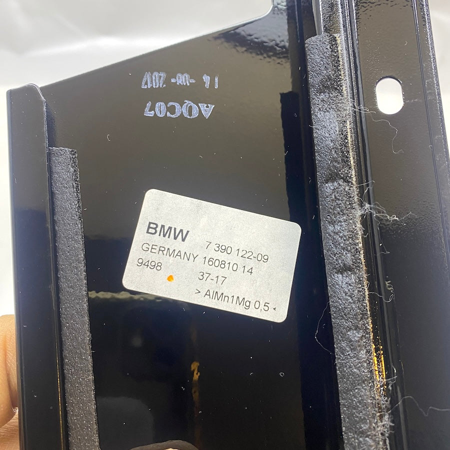BMW 5 G30 Ön Sağ Kapı Direk Çıtası 7390122-09