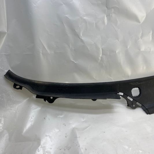 BMW 5 Serisi F07 GT Ön Cam Altı Su Tahliye Paneli 51717199752 Orijinal (2010–2017) En Uygun Oto Parça