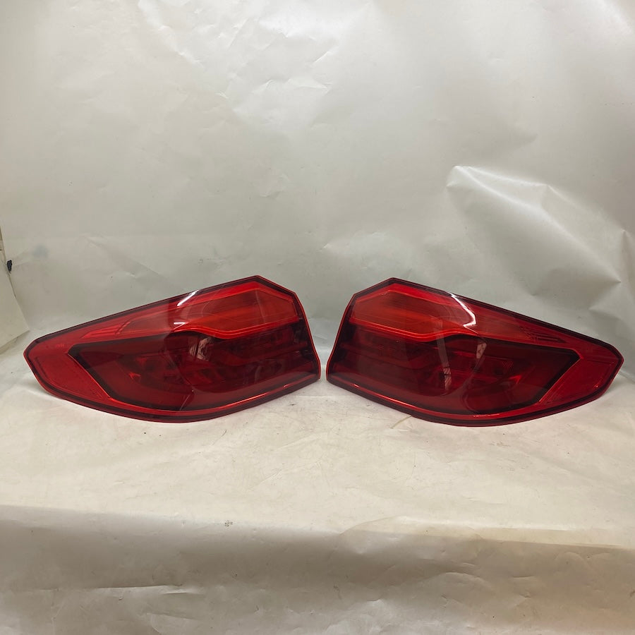 BMW 5 Serisi G30 Dış Stop Lambası 6321737464R/6321737463L 17-20