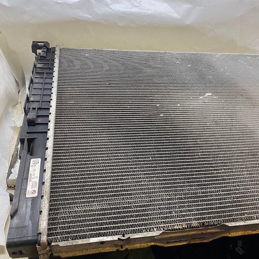 BMW 5/6/7 G30 Su Radyatörü 8686026 Orijinal Çıkma En Uygun Oto Parça